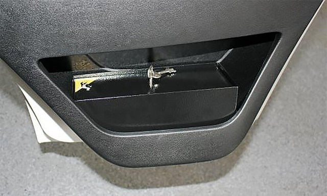 Keleivių durų seifas Mobil-Safe Fiat Ducato 8 iš MY 2021 juodos spalvos