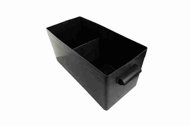 Of acid-sable materials and petrol-resistant plastic Complete with lid and fastening strap