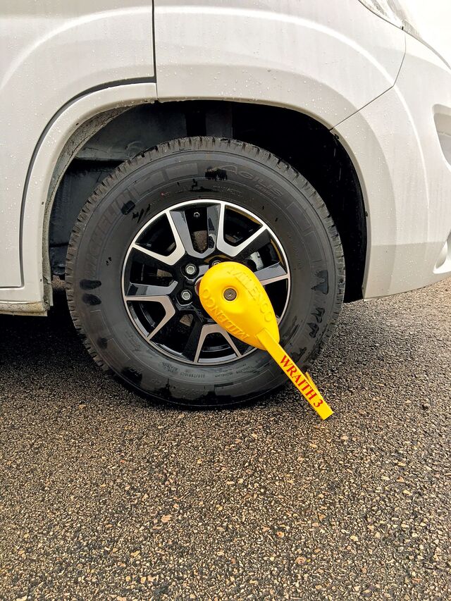 Rato apkaba Milenco Wraith 3 Wheel Lock - namelis ant ratų