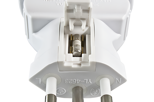 Power adapter Switzerland DINIC CEE 7/3 to CHE type J white