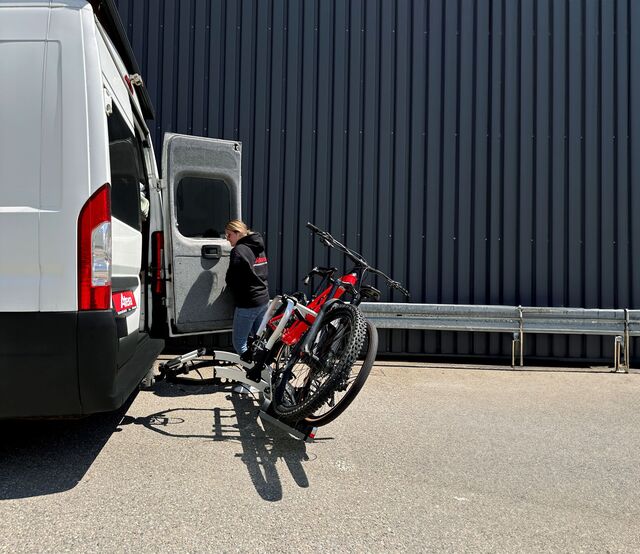 Rear bike carrier Strada EVO RV Load capacity 60 kg Color silver
