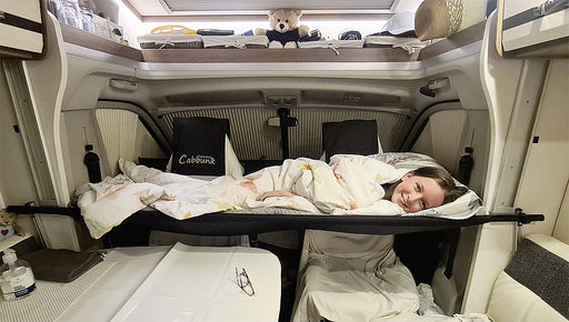 Vaikiška lova vairuotojo kabinai su pasukamomis sėdynėmis